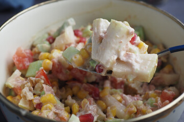 This is a delicious, creamy vegetable salad that includes chicken and sweet corn in it