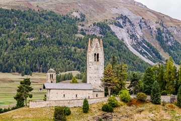 Celerina, San Gian, St. Moritz, Oberengadin, Engadin, Kirche, Pfarrkirche, Wanderweg, Landwirtschaft, Alpen, Graubünden, Herbst, Herbstfarben, Herbstwanderung, Schweiz