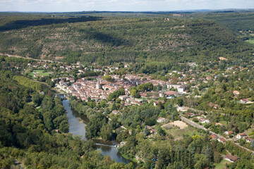 Le village de Saint Antonin Noble Val au bord de l'Aveyron