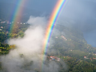 Arcoiris en el Cañon del Rio Sil en la Ribeira Sacra de Galicia
