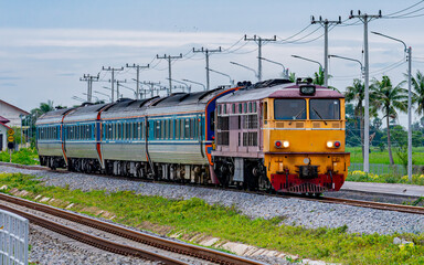 Obraz premium Diesel rail car Express Train 40 at Phetchaburi, Thailand 