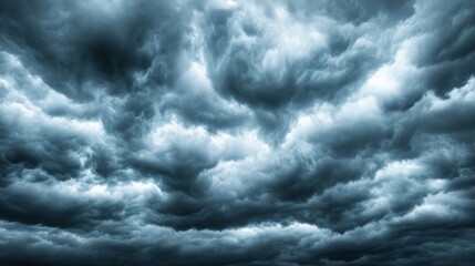 Obraz premium Ominous Skies: A Dramatic Display of Turbulent Clouds