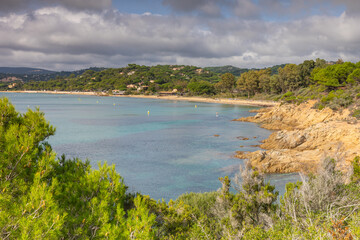 Randonnée le long de la Plage de Gigaro dans le sud de la France