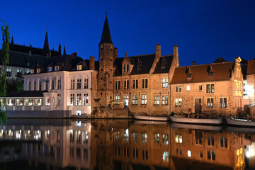 Fototapeta premium Bruges (Brugge), Belgium. Old town of Bruges, Belgium. Bruges cityscape with medieval houses at nigt.