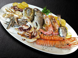 Tray with mixed grilled fish