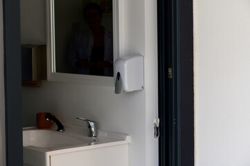 Modern Restroom With Sleek Decor Featuring Minimalistic Design Elements and Natural Light, Creating a Calming Atmosphere