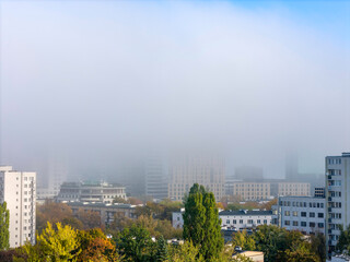 Warszawa, mglisty poranek w mieście © hunter76