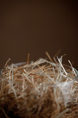 Straw edges: the psychology of the fullness of the inner world. Hidden emotions: the play of light and shadow. Confused thoughts: mental harmony. Glass with straw in hands.