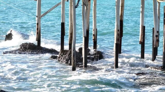 Costa dei Trabocchi Mare mosso pali trabocco