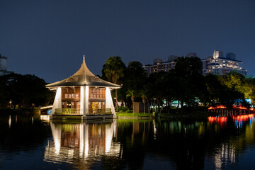 Obraz premium Taiwan October 15, 2024: Night view of Taichung Park, the oldest urban park in Taichung.
