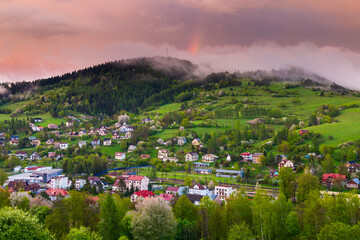 Tęcza nad górami w Muszynie. © Jacek