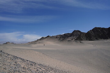 Heidu Mountain, black mountain in sands