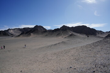 Heidu Mountain, black mountain in sands
