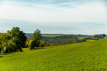 Eine farbenfrohe herbstliche Wanderung durch die wunderschöne Landschaft der Saale Horizontale bei Jena - Thüringen - Deutschland