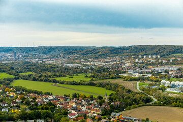Eine farbenfrohe herbstliche Wanderung durch die wunderschöne Landschaft der Saale Horizontale bei Jena - Thüringen - Deutschland