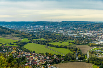 Eine farbenfrohe herbstliche Wanderung durch die wunderschöne Landschaft der Saale Horizontale bei Jena - Thüringen - Deutschland