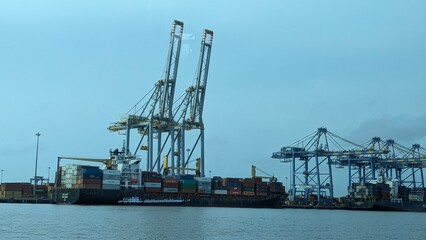 Fototapeta premium cranes in harbor