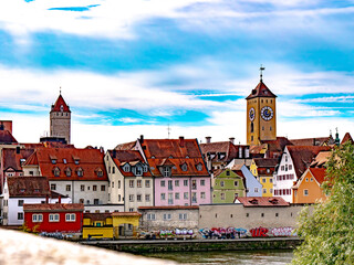 Postkartenmotiv der bayerischen Stadt Regensburg im goldenen Herbst