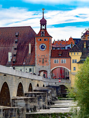 Postkartenmotiv der bayerischen Stadt Regensburg im goldenen Herbst