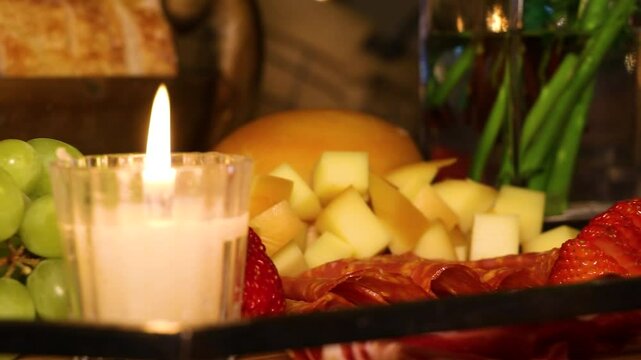 Tabla de carnes fr&iacute;as para una reuni&oacute;n elegante 