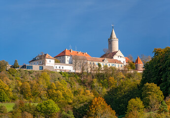 Die Leuchtenburg thront über dem Saaletal bei Kahla