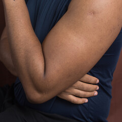 brown skin man with relaxed biceps, man's bicep being curled, man doing bicep curls