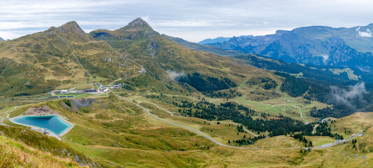 アイガーグレッチャーから　クライネシャイデックとチュッケンを望む　　グリンデルワルト　スイス