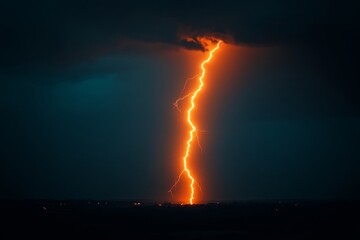 Obraz premium A lightning bolt is seen in the sky, illuminating the darkness