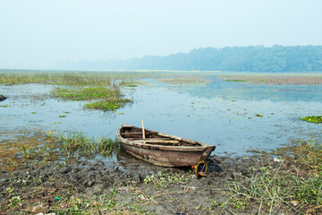 Obraz premium old boat on the lake