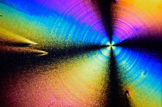 Vitamin C crystal under the microscope using polarized light