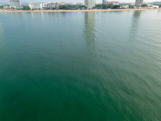 태국 파타야 좀티엔 비치 해안선을 따라 늘어선 고층 콘도와 호텔 빌딩 스카이라인 전경
