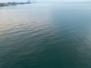 태국 파타야 좀티엔 비치 해안선을 따라 늘어선 고층 콘도와 호텔 빌딩 스카이라인 전경
