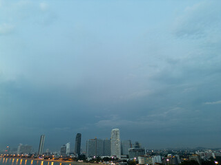 태국 파타야 좀티엔 비치 해안선을 따라 늘어선 고층 콘도와 호텔 빌딩 스카이라인 전경
