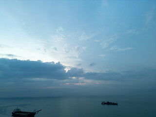 태국 파타야 좀티엔 비치 해안선을 따라 늘어선 고층 콘도와 호텔 빌딩 스카이라인 전경
