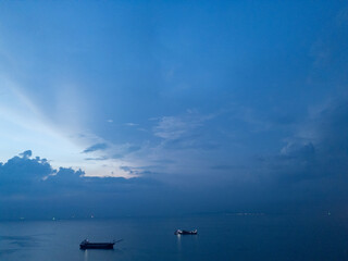 태국 파타야 좀티엔 비치 해안선을 따라 늘어선 고층 콘도와 호텔 빌딩 스카이라인 전경
