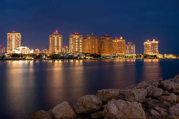 Obraz premium View of Peral Qatar Porto Arabia skyline