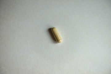 1 beige capsule of Saccharomyces boulardii probiotic dietary supplement from above