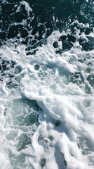 Naklejka premium Ocean waves with white foam, close-up view.