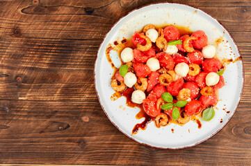 Grilled shrimp and watermelon salad