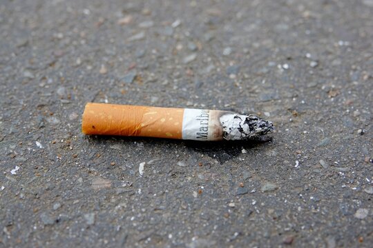 megot de cigarette in english Mégot Images – Browse 427 Stock Photos, Vectors, and Video