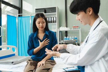 Fototapeta premium Stressed patient are treated by a psychologist or doctor in a psychiatric clinic. Patients reported symptoms of depression, stress, irritability, and life problems.