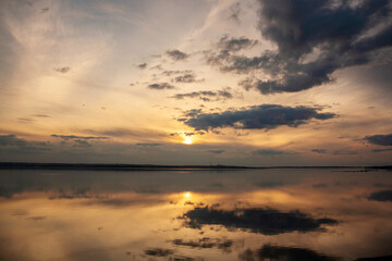 Obraz premium sunset over the lake