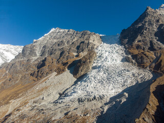 A breathtaking view of the majestic snow-covered mountain peaks under a clear blue sky.