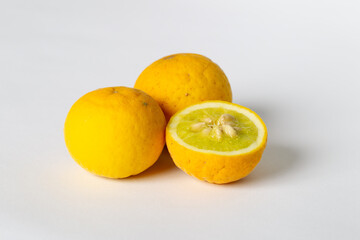 Poncire, fruit du poncirus trifoliata communément appelé citron épineux