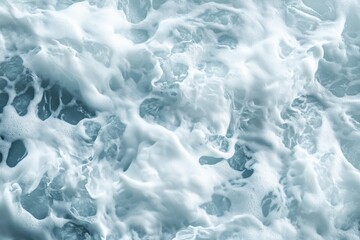 Obraz premium This striking image captures the texture of ocean waves, with foamy white patterns and dynamic movement, evoking sensations of energy, freshness, and renewal.