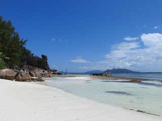 Paradiesischer Sandstrand auf den Seychellen beim Tortoise Sanctuary, Seychellen