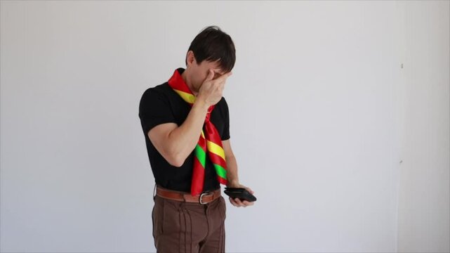 homem ga&uacute;cho sem dinheiro 