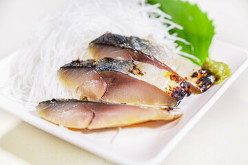 脂がのった炙り〆鯖