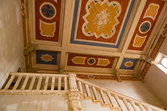 La scalinata del Castello di Farnetella nel comune di Sinalunga (Siena)