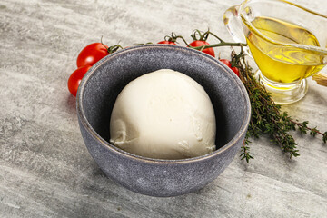 Round Mozzarella young cheese ball